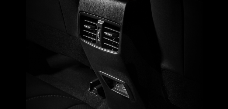 Cửa gió sau, cổng sạc USB-C