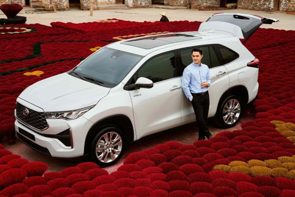 Toyota Việt Nam giới thiệu Corolla Cross phiên bản nâng cấp 2023